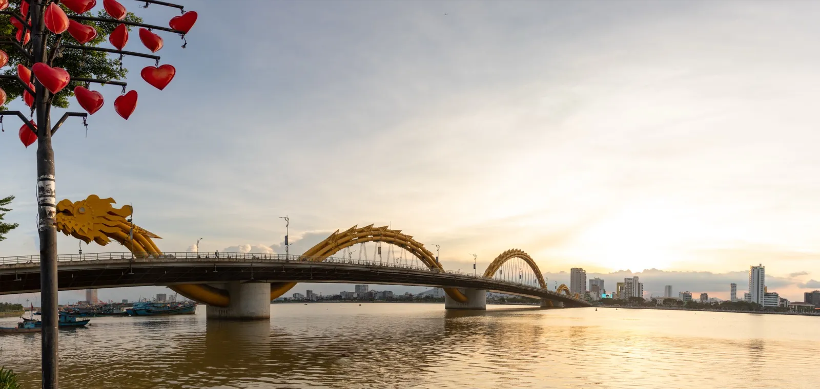 Dragon Bridge over the Han River in Da Nang at dusk