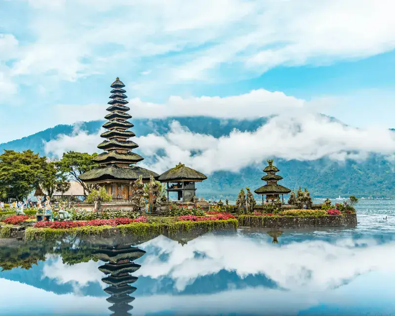 Vietnam local guide and cultural experience