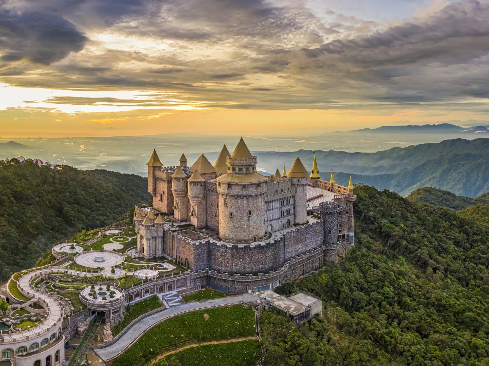 Ba Na Hills & Golden Bridge Full-Day Tour