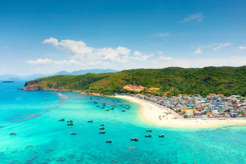 Vietnam In Sight: Journey from Hanoi to Ho Chi Minh City