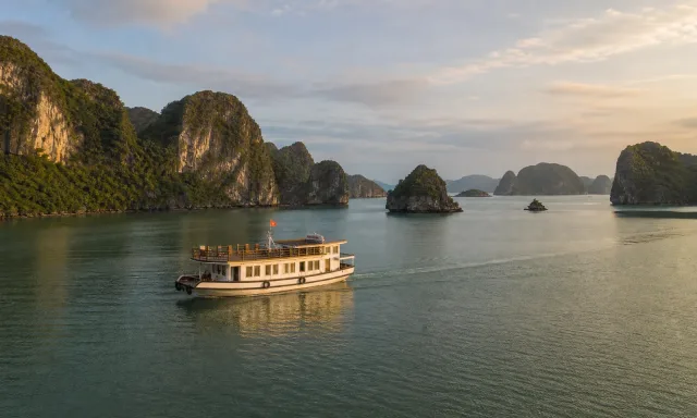 バイトゥロン湾クルーズ — 静かで人が少ない、遺産を満喫する旅