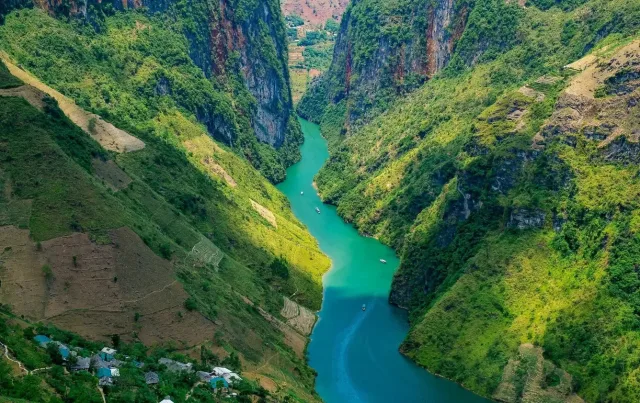 Ha Giang Private Car Tour — Discover the Most Beautiful Stone Road in Vietnam