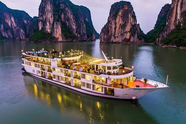 Ha Long Bay Cruise — Overnight Stay Amidst the Heritage 2