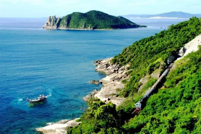 Hon Nua Island & Vung Ro Bay Tour 4