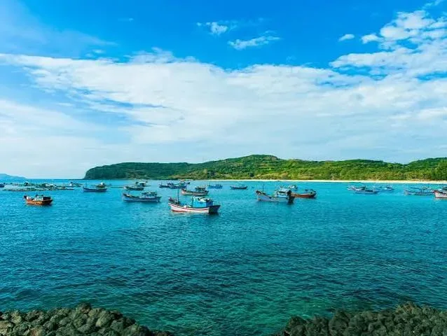 Hon Nua Island & Vung Ro Bay Tour 3