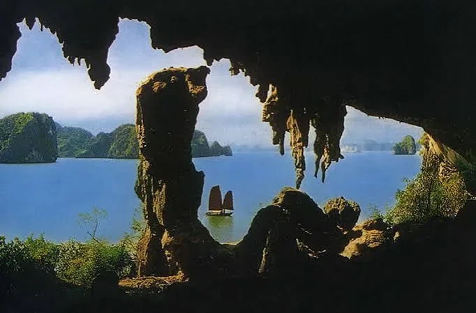 One-Day Halong Bay Cruise Tour 2