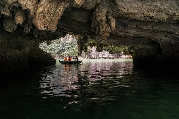 One-Day Halong Bay Cruise Tour 4