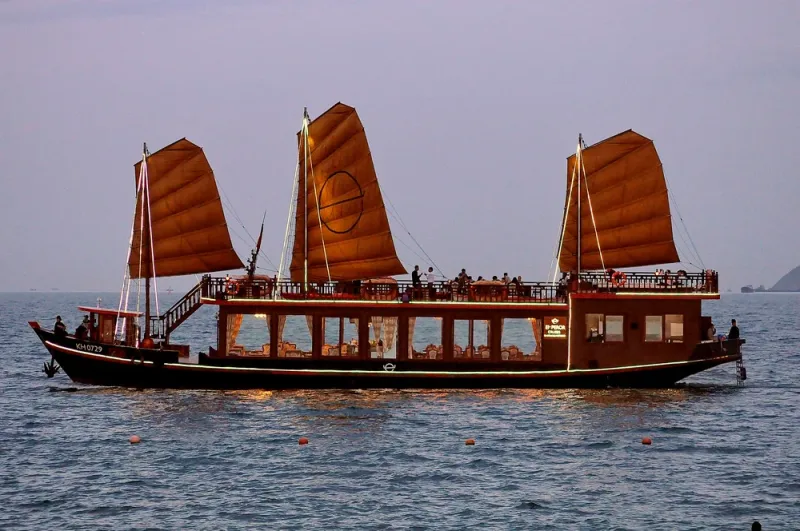 Private Yacht & Boat Charter Nha Trang 5