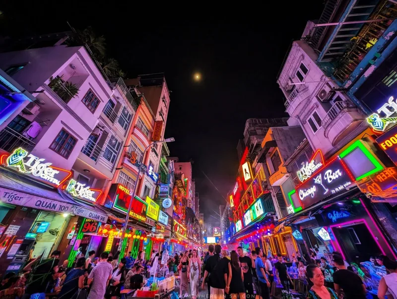 Saigon Night Tour & Rooftop Bar 5