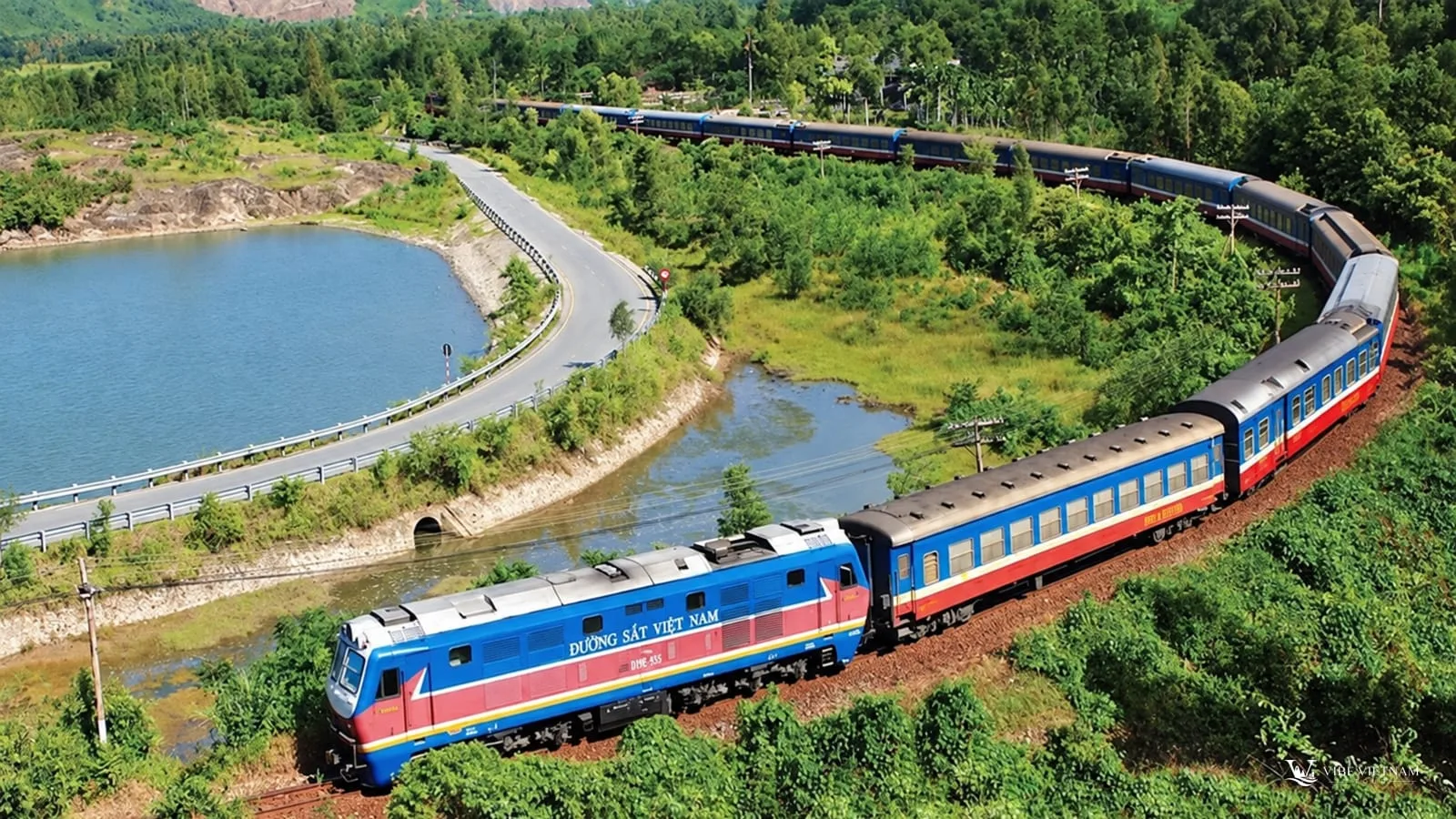 How to Get from Hanoi to Ninh Binh: Train, Limousine Bus, Car or Tour