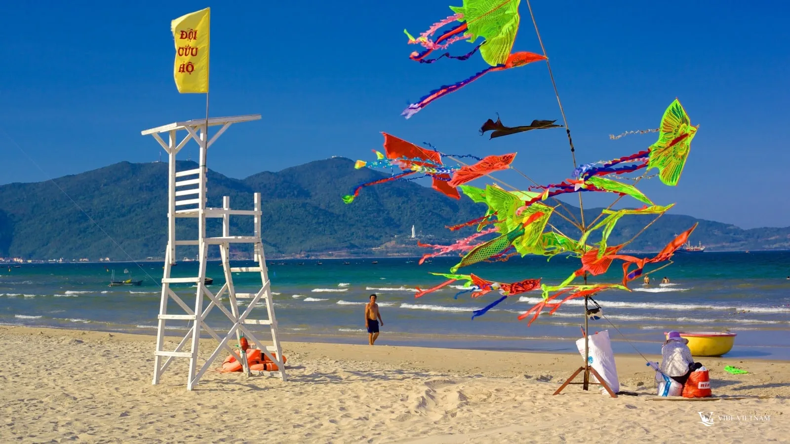 Lifeguard tower and flag on My Khe Beach, Da Nang